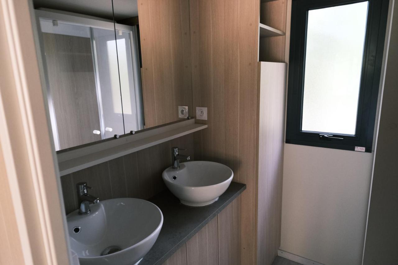 Lodge Avec Spa Privatif - Foret Et Lac Liginiac エクステリア 写真