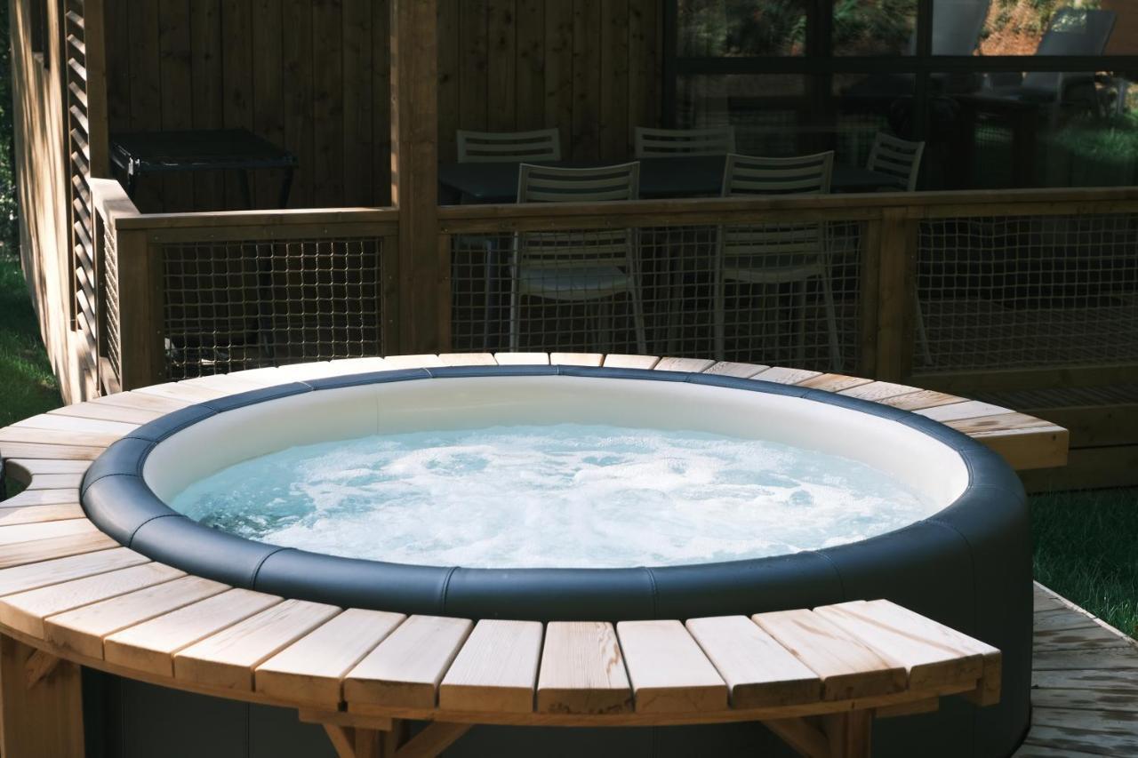 Lodge Avec Spa Privatif - Foret Et Lac Liginiac エクステリア 写真