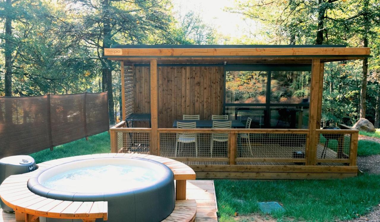 Lodge Avec Spa Privatif - Foret Et Lac Liginiac エクステリア 写真