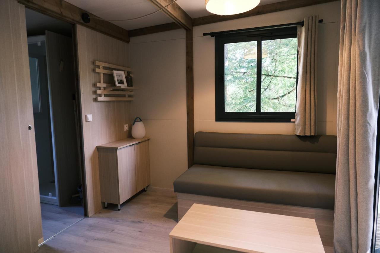 Lodge Avec Spa Privatif - Foret Et Lac Liginiac エクステリア 写真