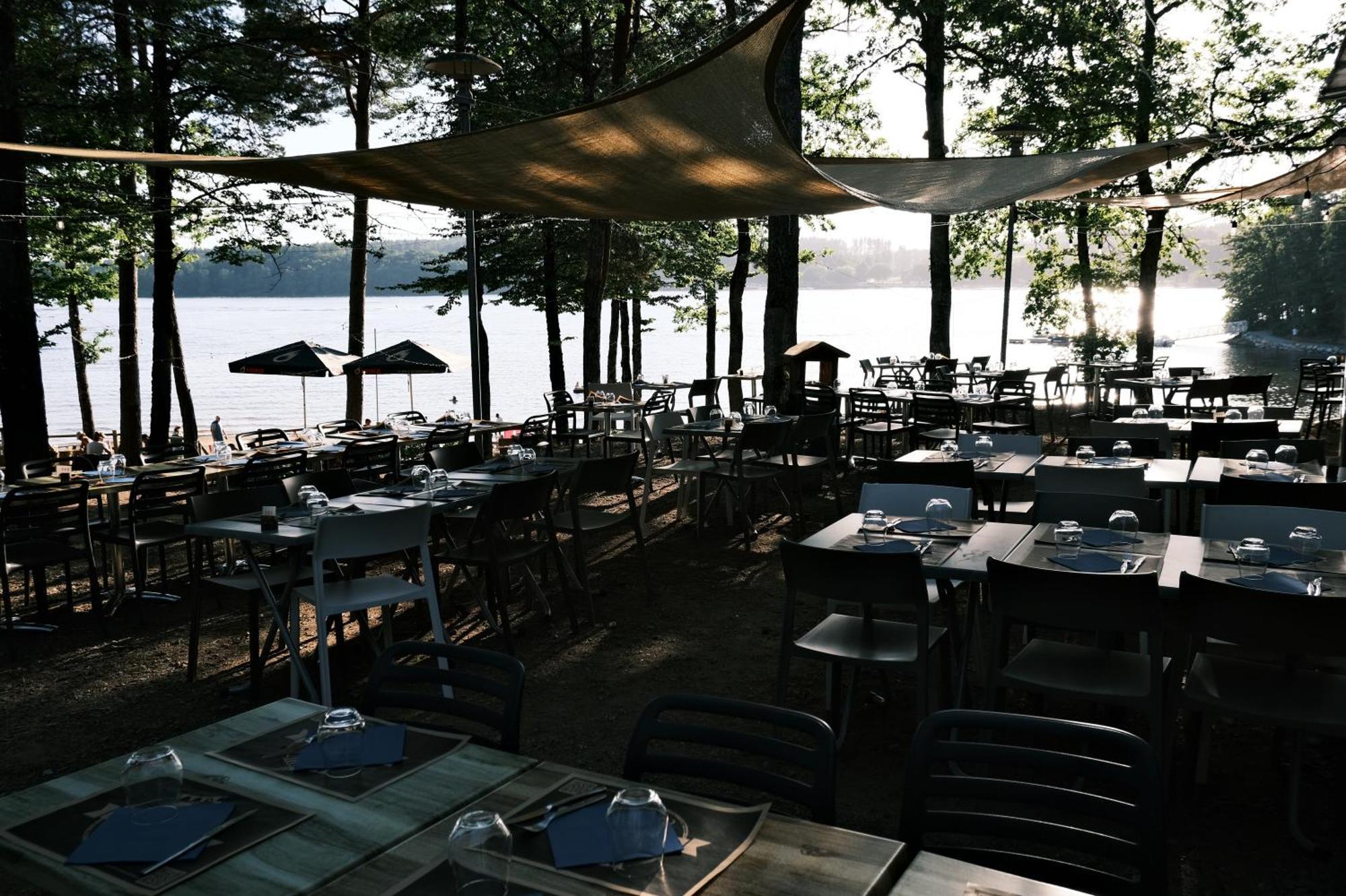 Lodge Avec Spa Privatif - Foret Et Lac Liginiac エクステリア 写真