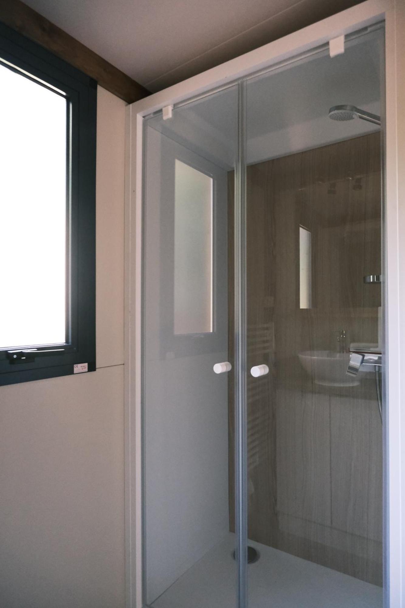 Lodge Avec Spa Privatif - Foret Et Lac Liginiac エクステリア 写真
