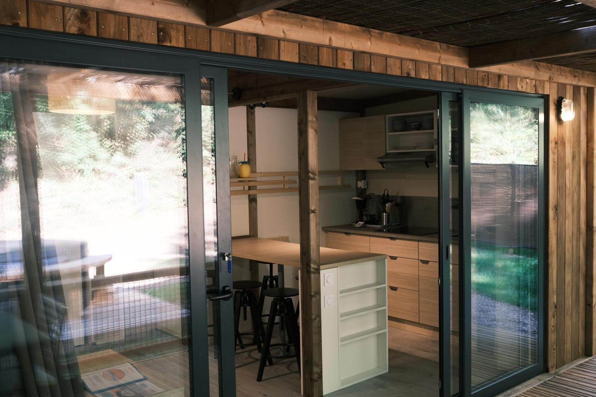 Lodge Avec Spa Privatif - Foret Et Lac Liginiac エクステリア 写真